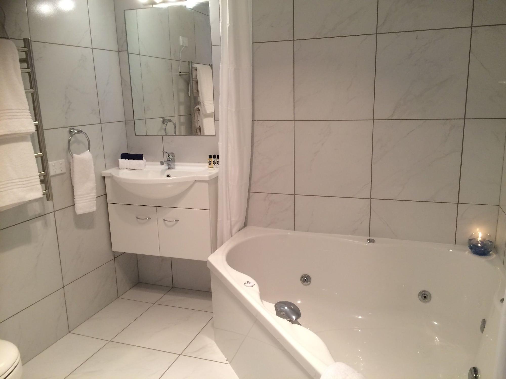 Bks Premier Motel هاملتون المظهر الخارجي الصورة Bathroom in a hotel