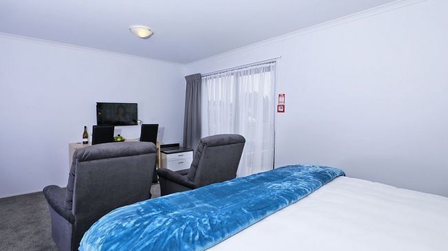Bks Premier Motel هاملتون وسائل الراحة الصورة A blue bed runner