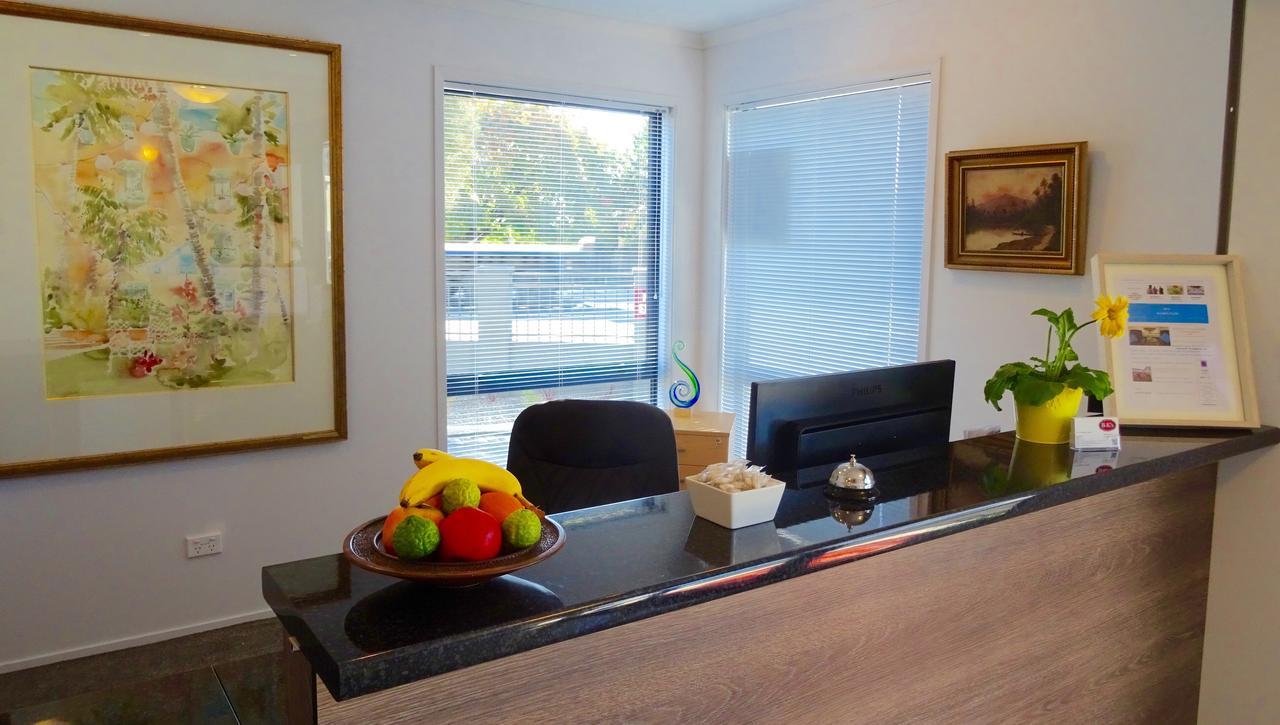 Bks Premier Motel هاملتون المظهر الخارجي الصورة Reception desk at a medical practice